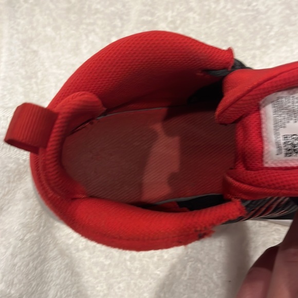 Nike Team Hustle basketball shoe, size 7Y - Picture 5 of 8